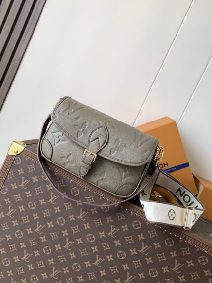 Louis Vuitton elegant style fashion Diane bag