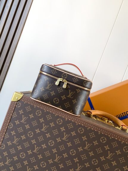 Louis Vuitton Nice mini cosmetic bag Monogram canvas