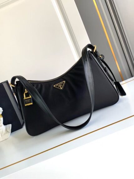 Prada New Arrival Shoulder Bag Commuter  Casual Fashionable Re-Nylon